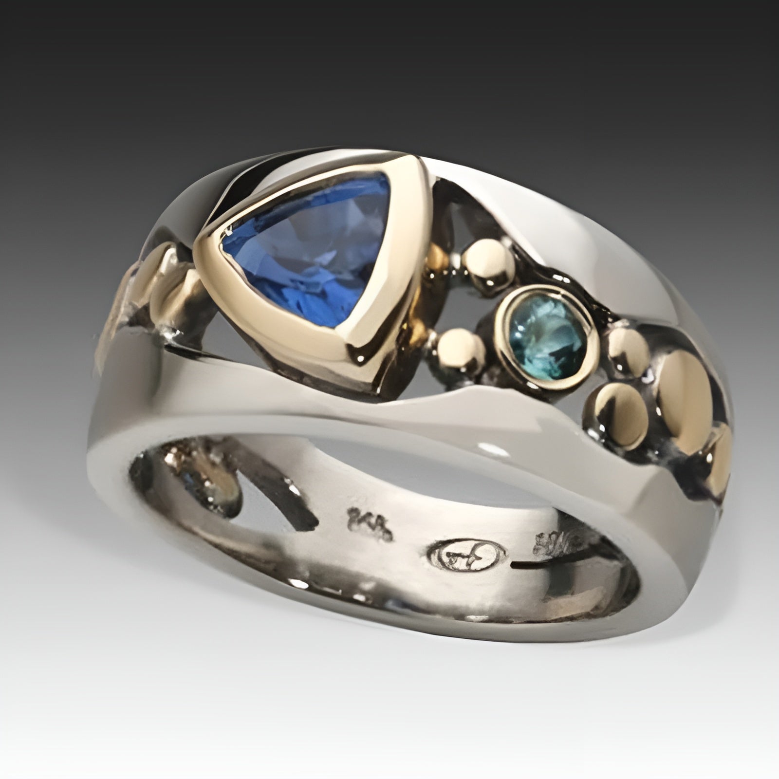 Blue Vintage Ring – Mujawharat Al-Rashid